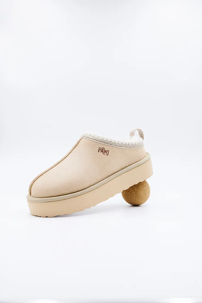 PAWJ Roe Clog | Tan / Aspen Snow